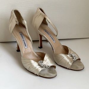 Manolo Blahnik Women's White Satin Ankle Strap Sandals Sz 8.5